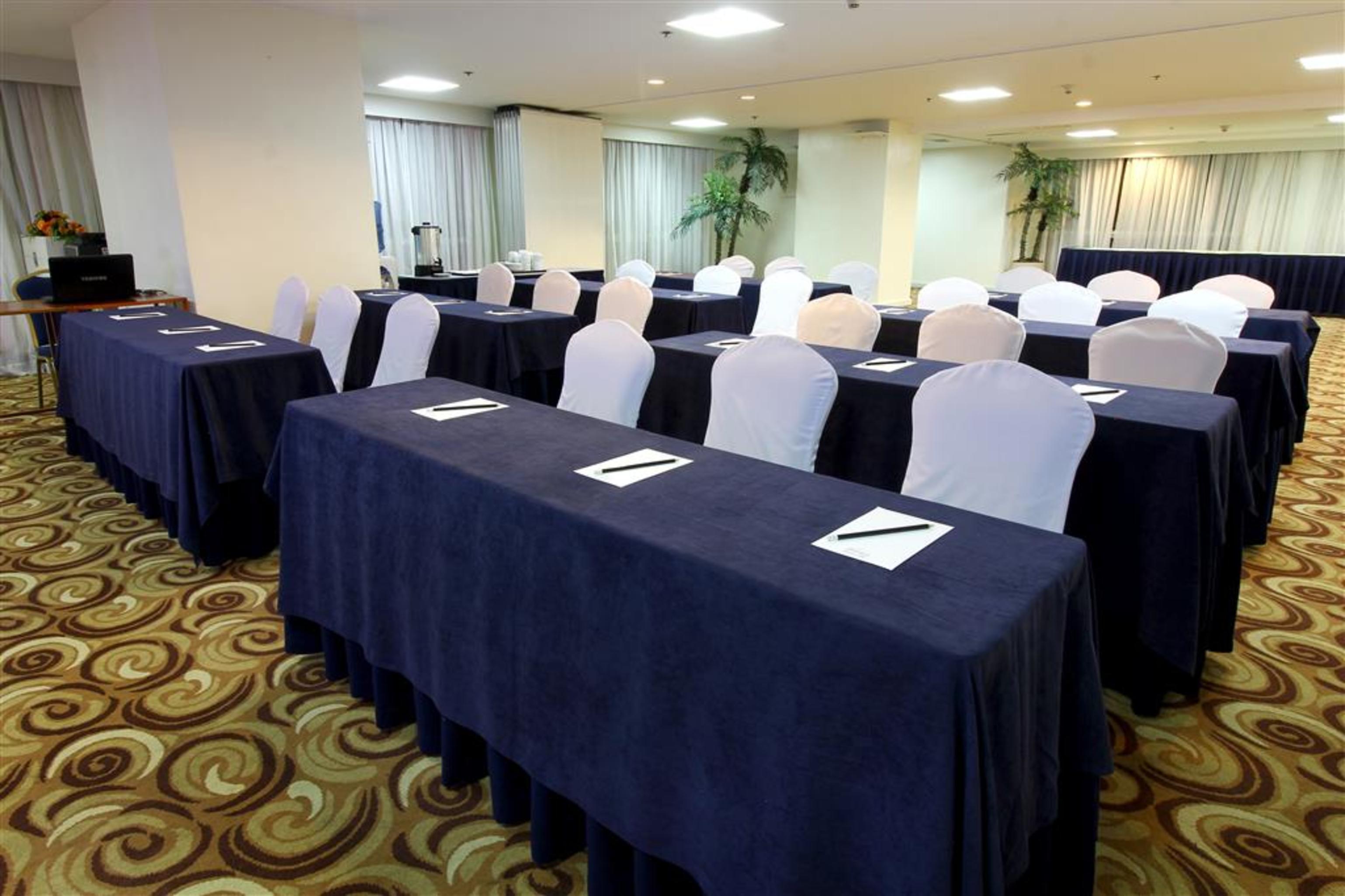 Oxford Suites Makati Makati City Ngoại thất bức ảnh