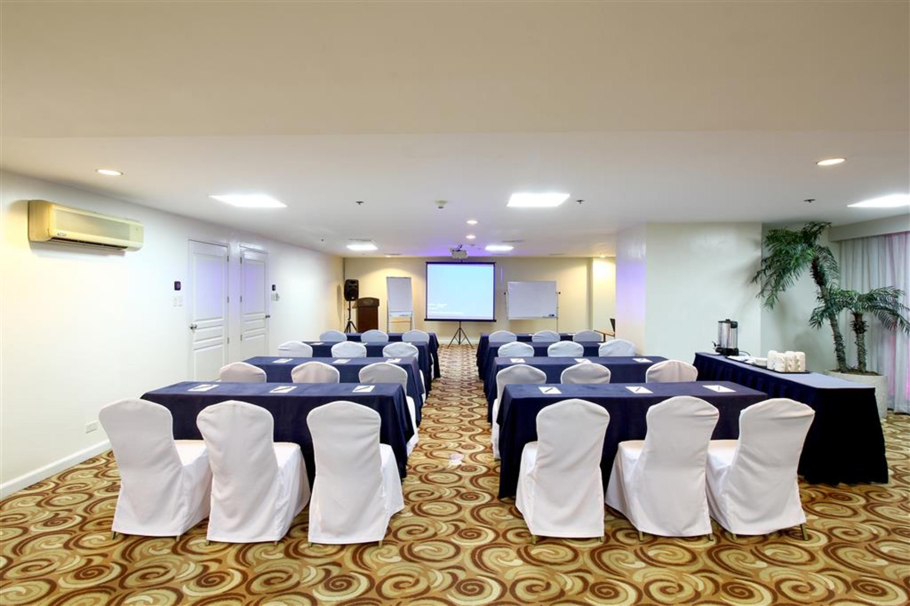 Oxford Suites Makati Makati City Ngoại thất bức ảnh