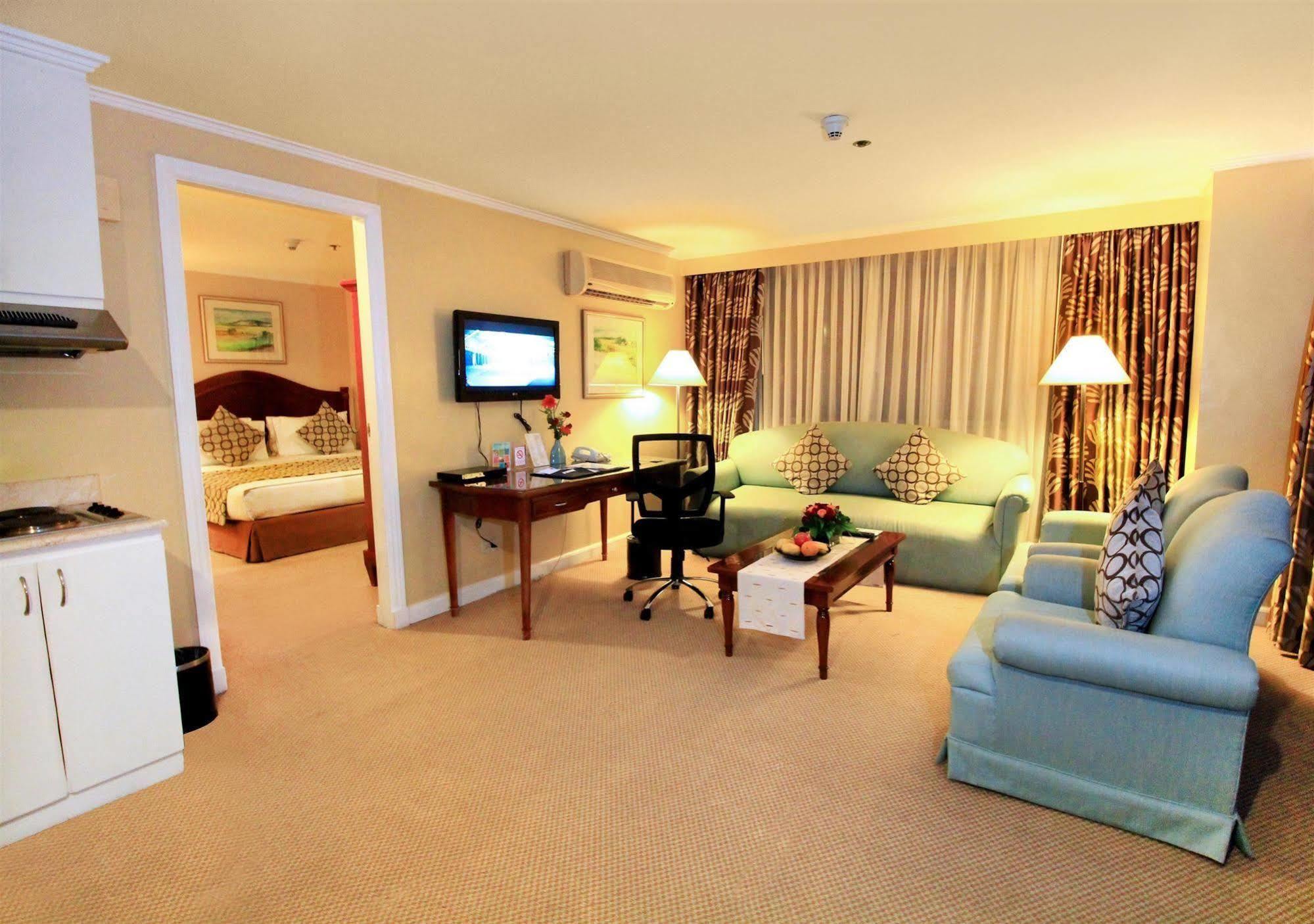 Oxford Suites Makati Makati City Ngoại thất bức ảnh
