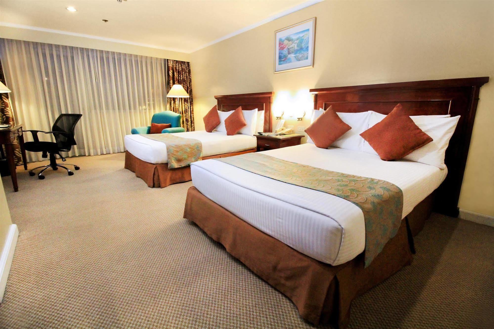 Oxford Suites Makati Makati City Ngoại thất bức ảnh
