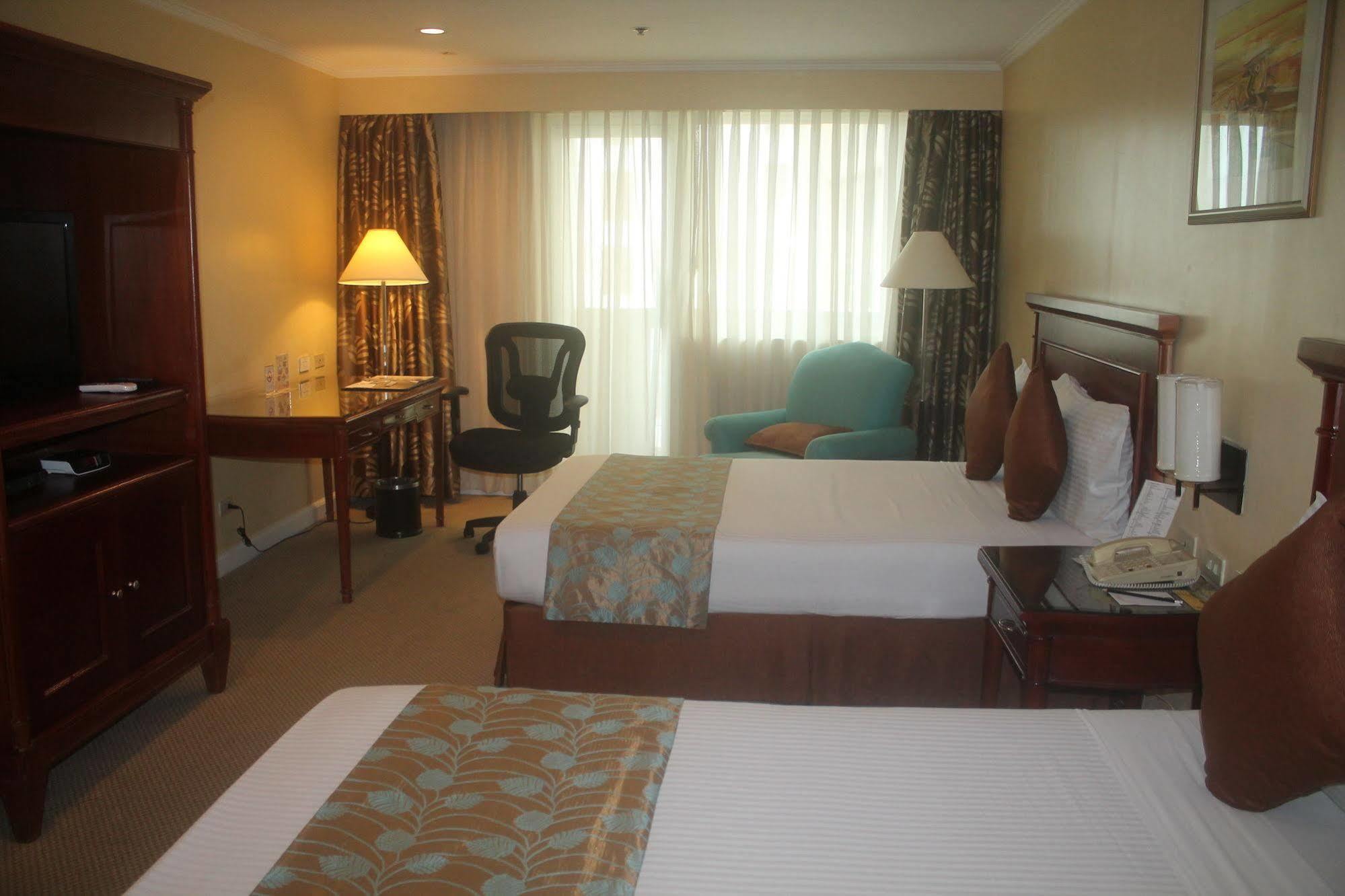 Oxford Suites Makati Makati City Ngoại thất bức ảnh