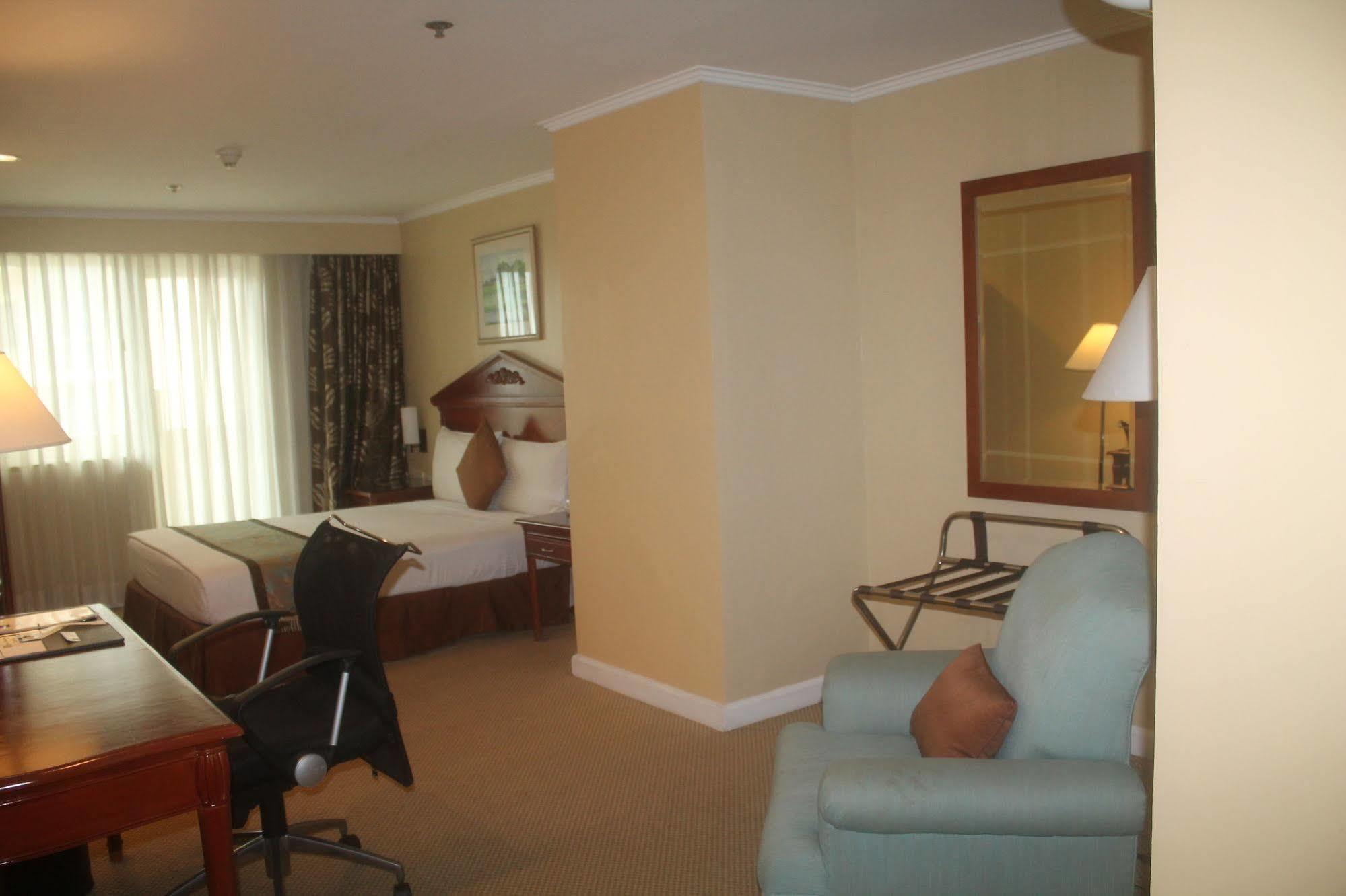 Oxford Suites Makati Makati City Ngoại thất bức ảnh