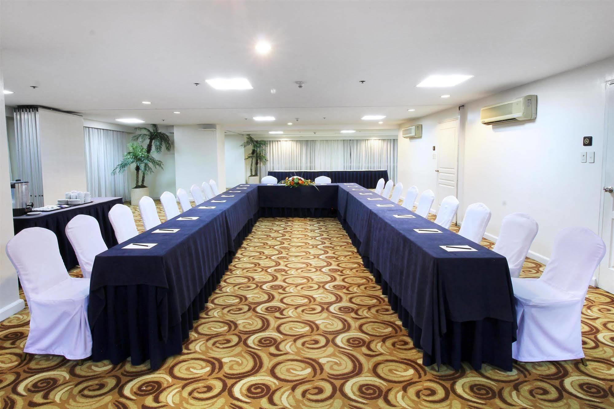 Oxford Suites Makati Makati City Ngoại thất bức ảnh