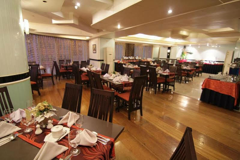 Oxford Suites Makati Makati City Ngoại thất bức ảnh