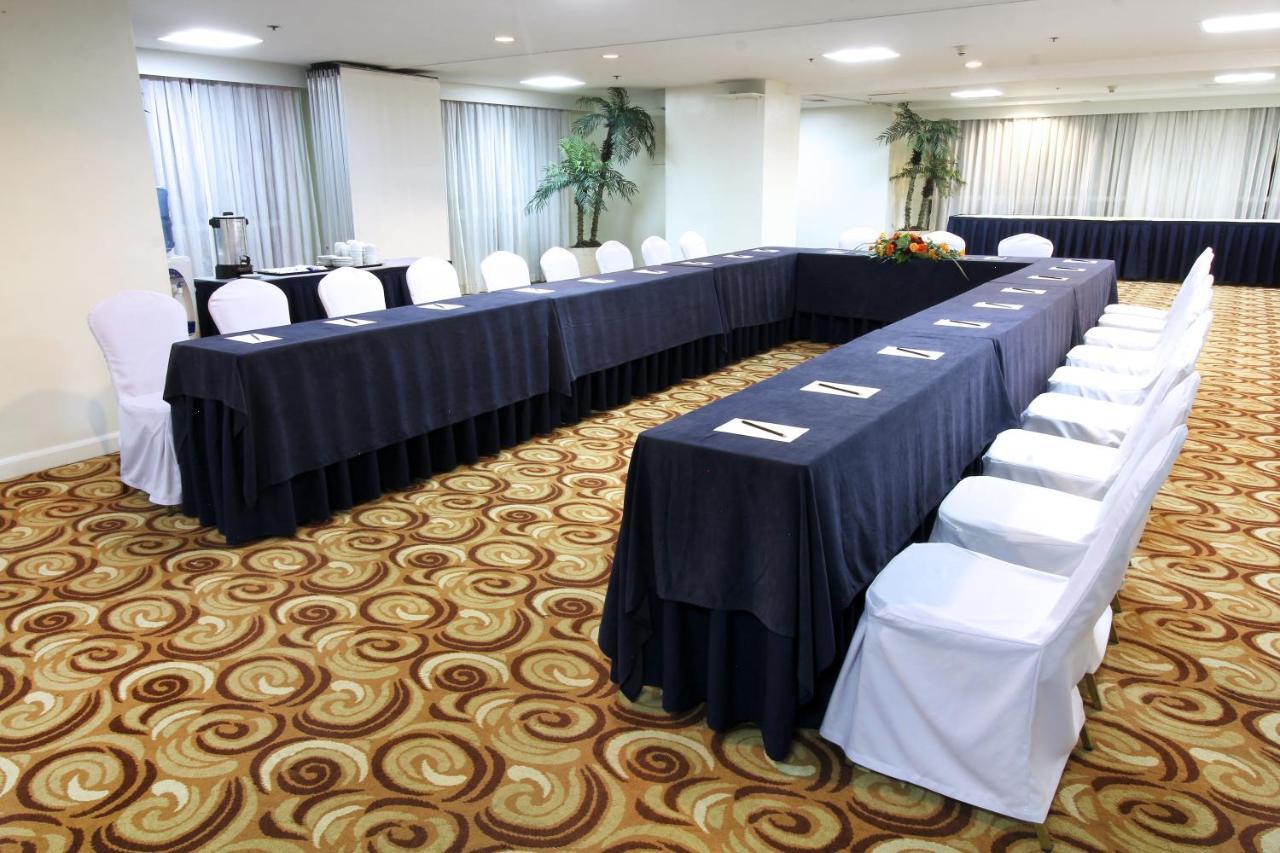 Oxford Suites Makati Makati City Ngoại thất bức ảnh
